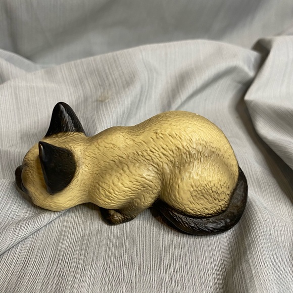 Vintage 1983 blue eyed cat figurine. - Picture 5 of 10